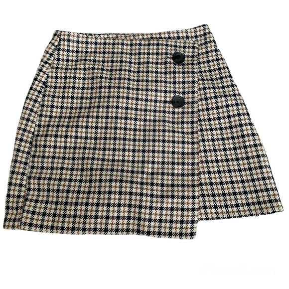 H&M Dresses & Skirts - H&M 90s Style Plaid Button Wrap Mini Skirt Size 4